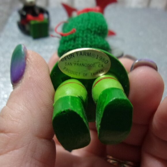 HXS-113 VINTAGE SET OF 4 R. DAKIN FUN FARM WOODEN ANIMAL CHRISTMAS ORNAMENTS - Picture 8 of 14